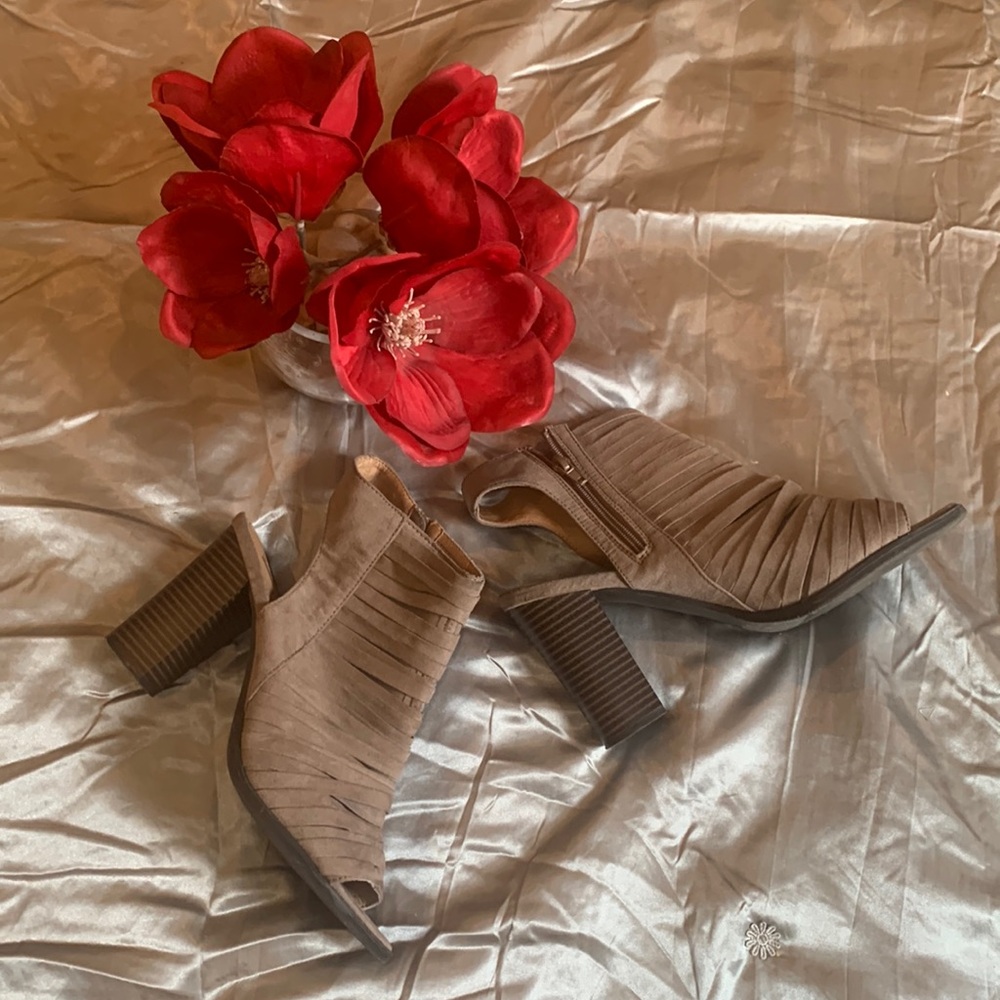🌹Report • Opened Toe Tan Brown Bootie Block Heel Sandal